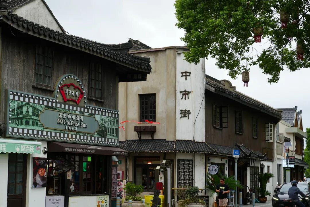 上海四钻酒店·凯悦旗下【浦东东郊逸扉酒店】299元每人，2天1晚含温泉+夜礼！享棋牌KTV健身房！足不出沪享15000㎡城中秘境