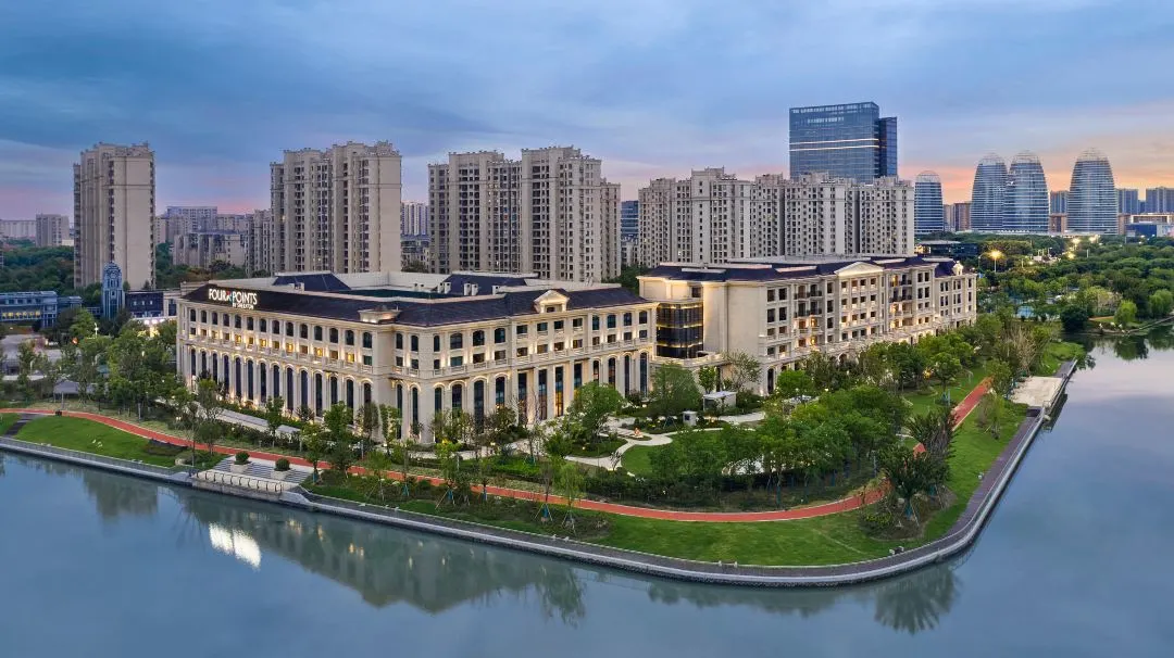 南浔古镇腹地！园林式“小白宫”出则繁华入则静谧 五钻【湖州南浔福朋喜来登酒店】 自驾3天2晚 499元起·4人起订·含6顿餐·满8人固定一个棋牌