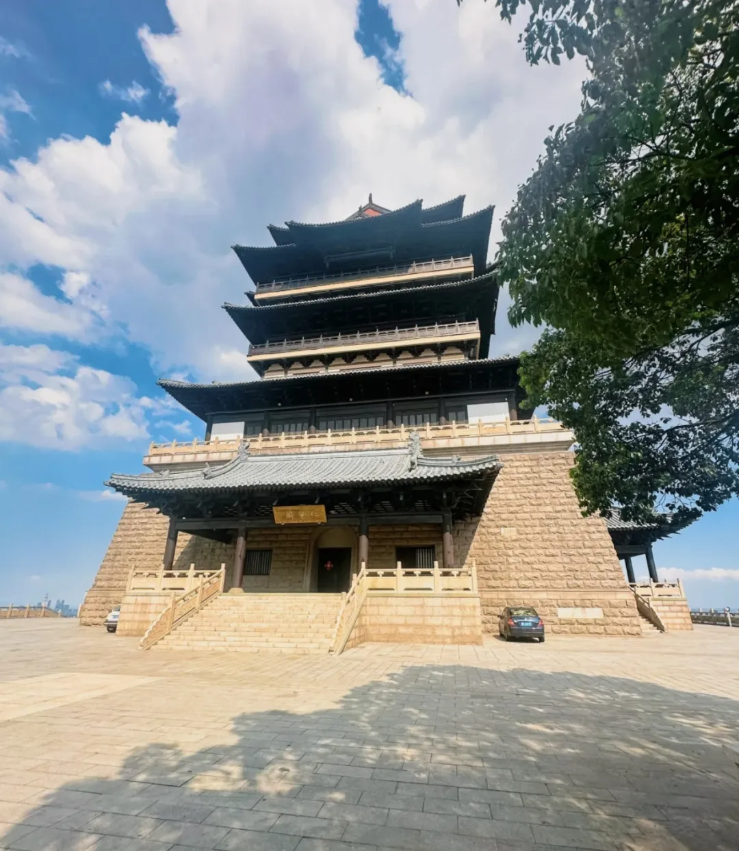 767801f1690590650a3f3a2967562600-sz_1048988