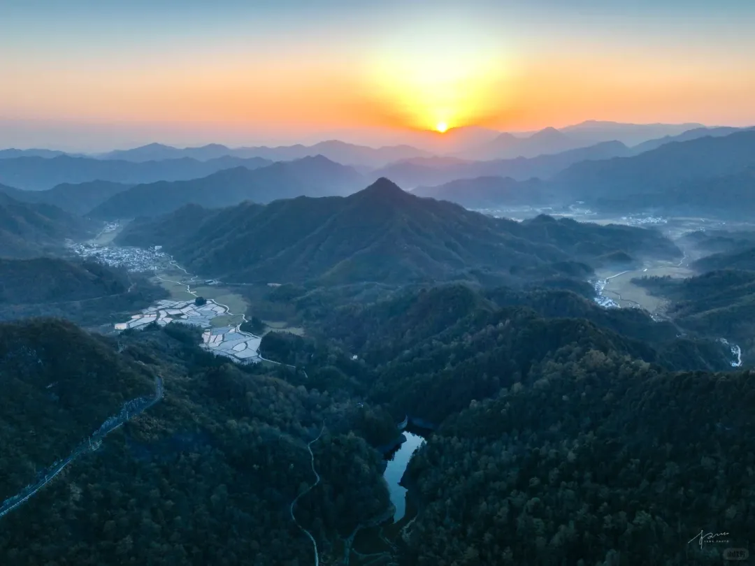 7a880ed1d37b8ec3050196a48e172d77-sz_1910694