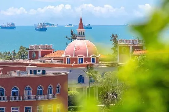 【新年全景福建】¥3480/人起，厦门南普陀寺、外观厦门大学、网红健康步道、鼓浪屿、永定高北土楼、武夷山天游峰、大红袍景区九曲溪漂流纯玩双动六日游