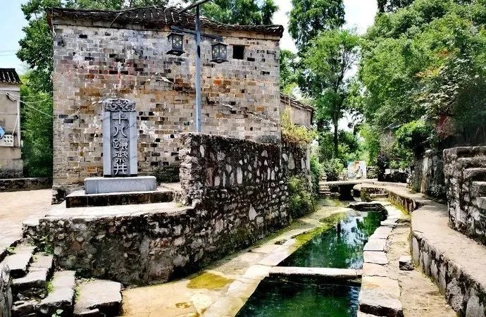 9c926ac6f53a70a329fe5f251efc772d-sz_128721