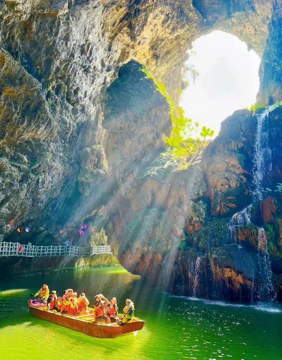 【广东双城慢时光 ● 品味清远+英德 纯玩双卧7天】1999元 上海自组班 4晚连住70㎡套房酒店+含8餐特色美食，上海出发保证中下铺，纵览山水，只玩精华