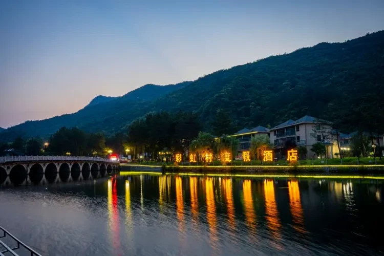 “宴”遇大别山！🌈【大别山彩虹瀑布别墅·纯玩5日699】含4早7正， 带上256G的胃和手机：拍广德三件套，吃杀猪宴，领鲜猪肉！