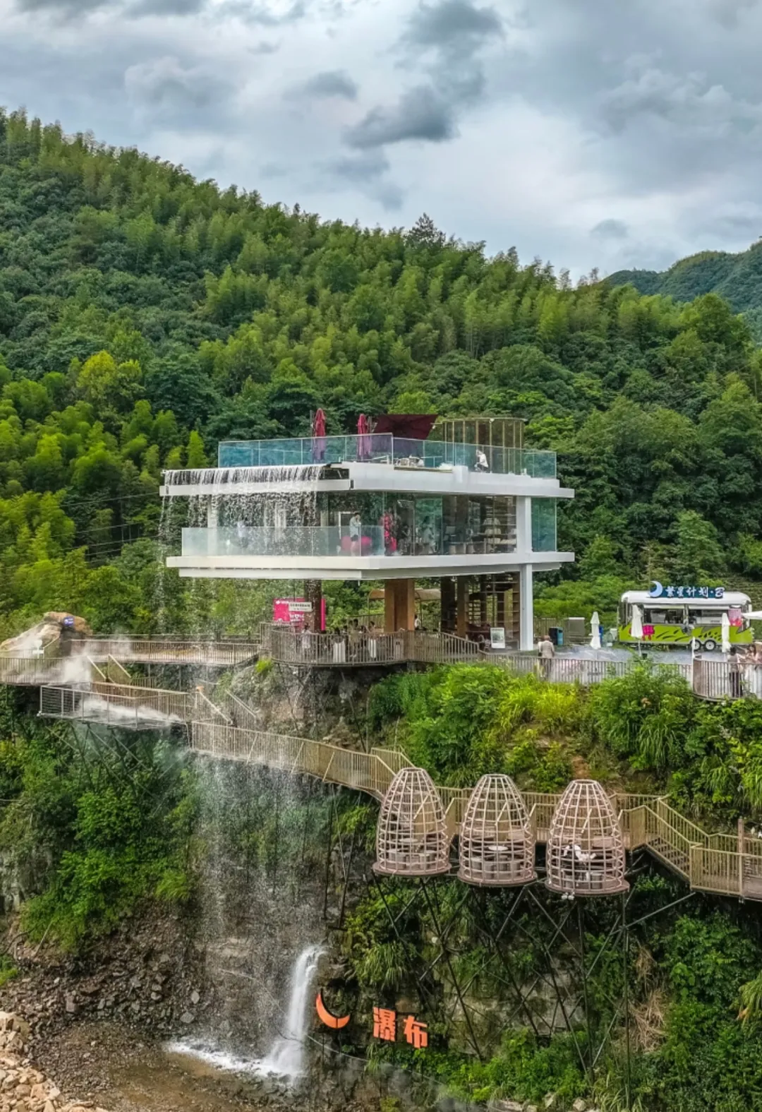 b3be9d8b6b1dc853f95a5fabb7f7030a-sz_2700125