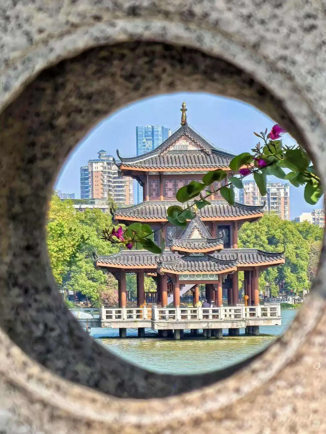 ccffab45f1dc1ebbc301406debeec9f4-sz_270164