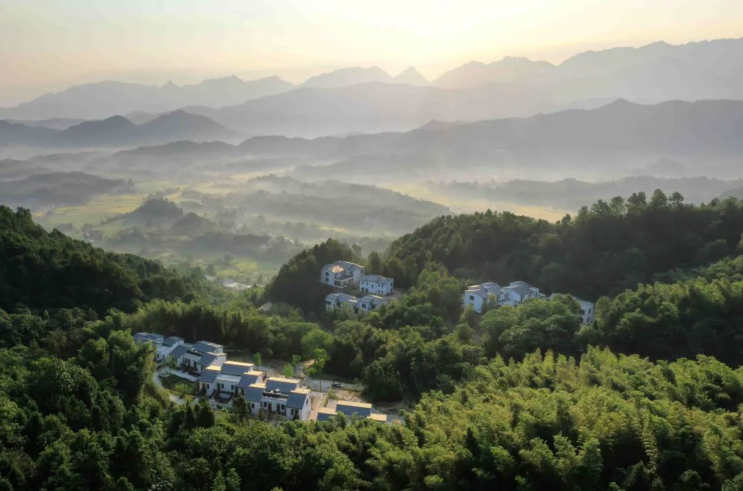 【九华山陌上花间堂·雾涧酒店】 自驾3天2晚 499元/人，2人起订，坐拥云海书室，含2早/宠物友好/满6人赠棋牌！