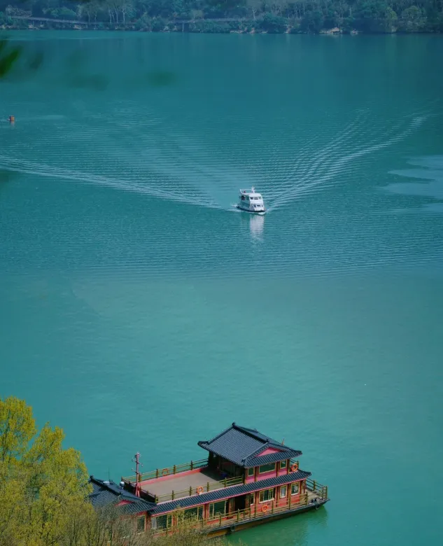 dc6f553b157f6aeb3092e9ab1e59770a-sz_725226