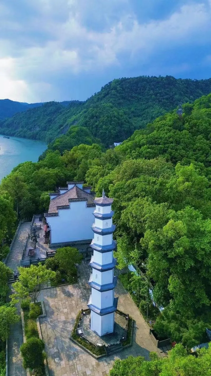 e2fab932f04fd44e71da1b26a57cd9b2-sz_2622072