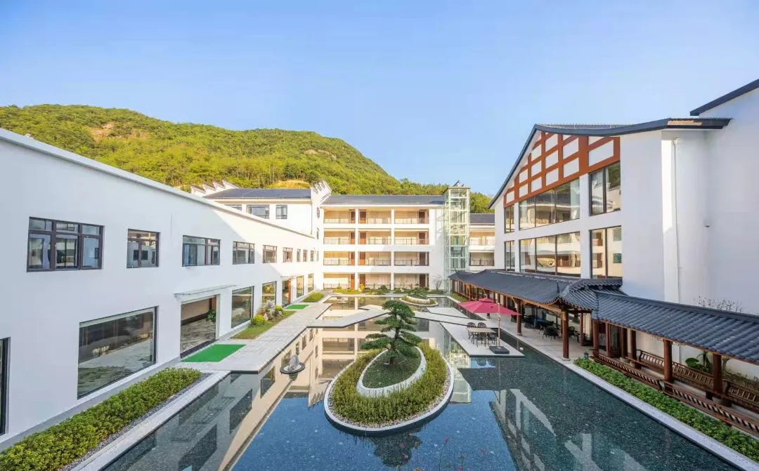 年夜饭.五钻温泉酒店【檀溪君澜五日】免费棋牌K歌，免费酒店温泉，丰盛自助早4+7正围桌特色餐，其中一餐1288元马到成功年夜饭