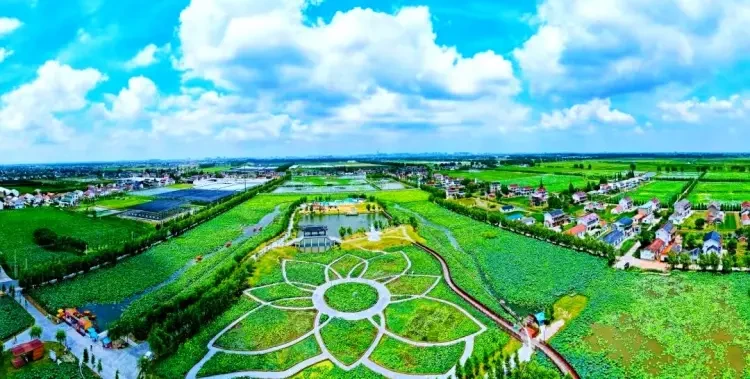 元旦可发！疯特了-仅需399【五星小白宫—3天2晚】香山遇见小白宫，美景美宿美食，连住2晚小白宫！其中一餐螃蟹宴！2顿自助早餐