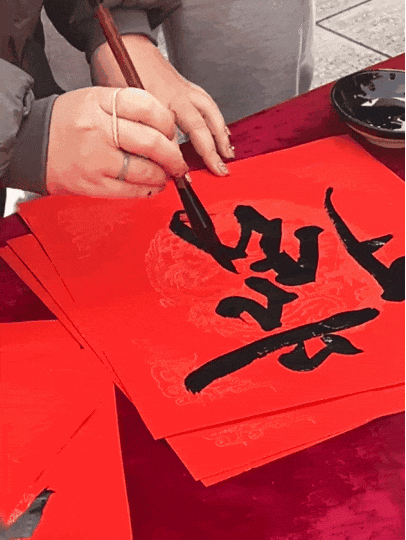 【888元❤芜湖❤马仁奇峰景区过大年五日】住四晚景区酒店，无限次畅游马仁奇峰，逛江南水乡-犁桥水镇，品1688元/桌年夜饭+韩式水城汗蒸，扶墙自助，免费麻将，K歌，篝火晚会