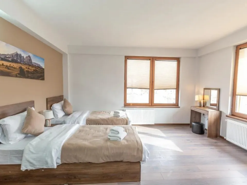 f0bf4bec53c960edb4e1aea9525e55d2-sz_179242