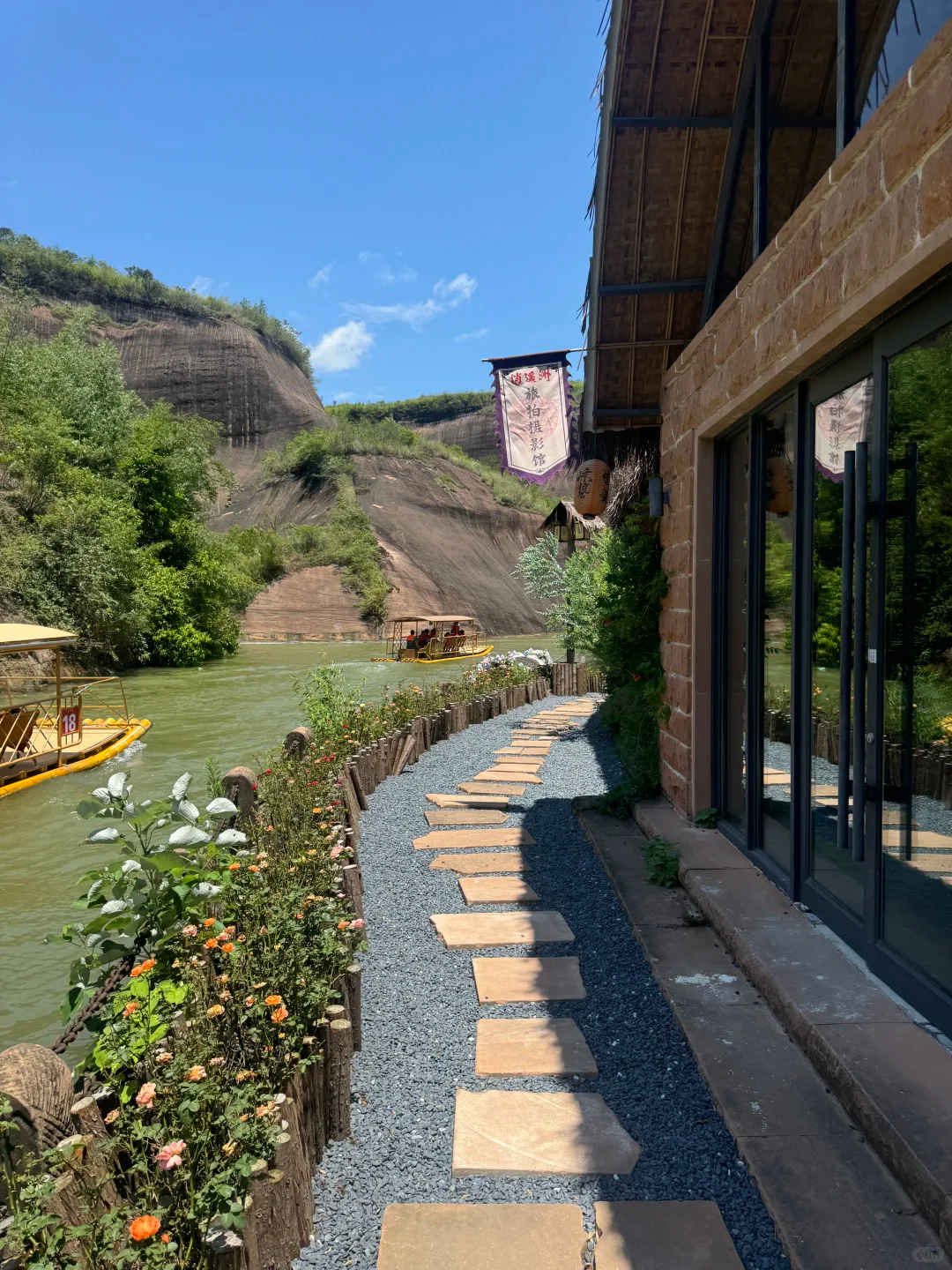 00000000JhhBorWSSpNeistU