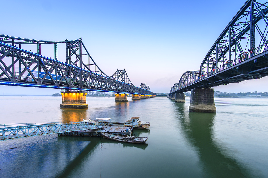 00000000TYYWJeDanaxRsSiq