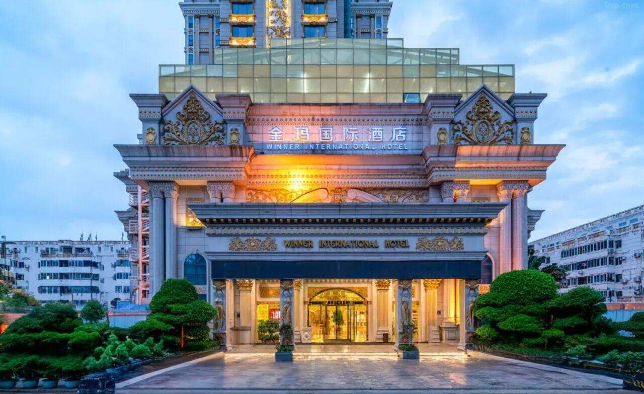 00000000awuHUktyJIrmFDFU