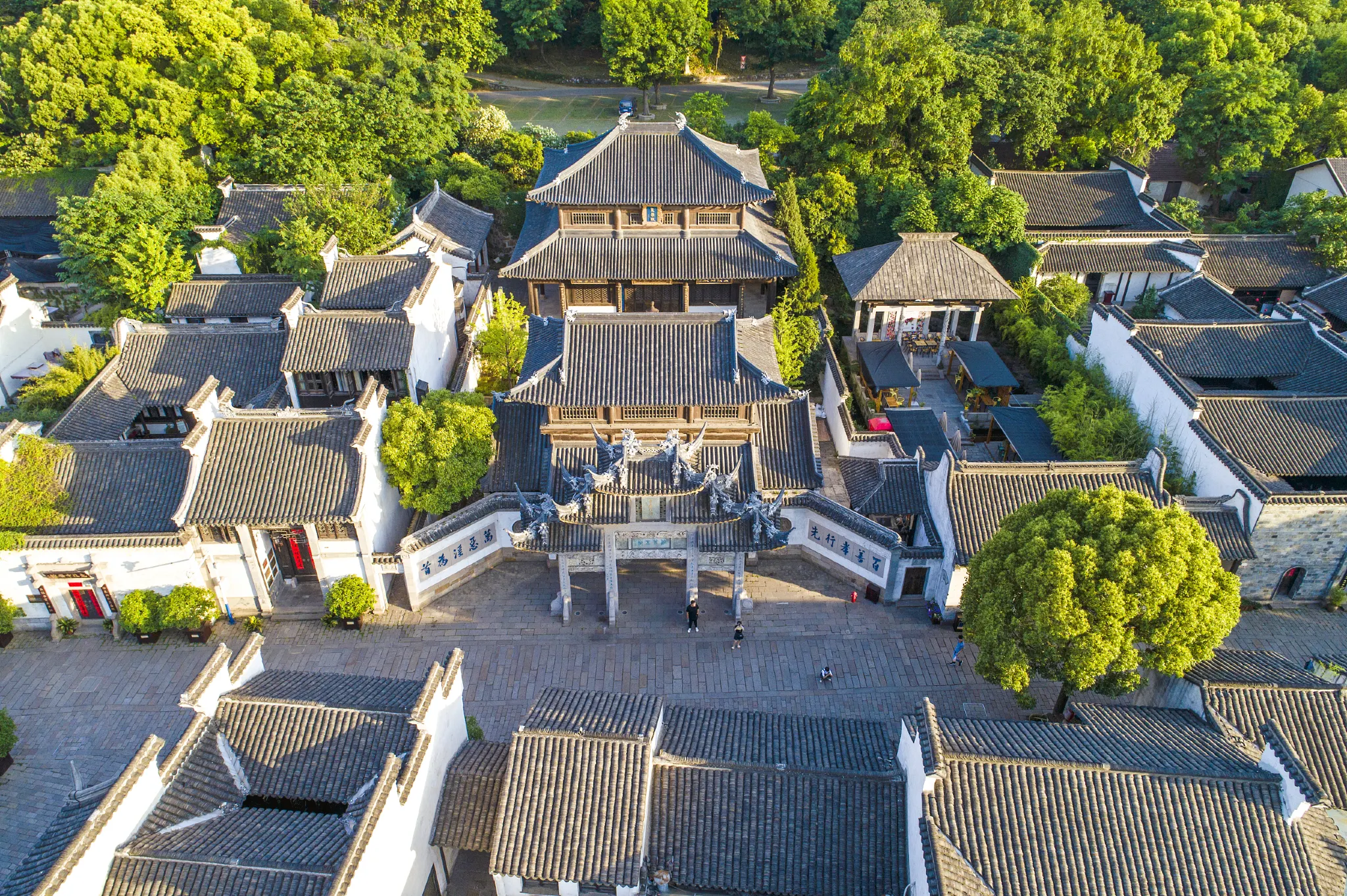 0100812000f6po93v9182_W_2048_1536.jpg_