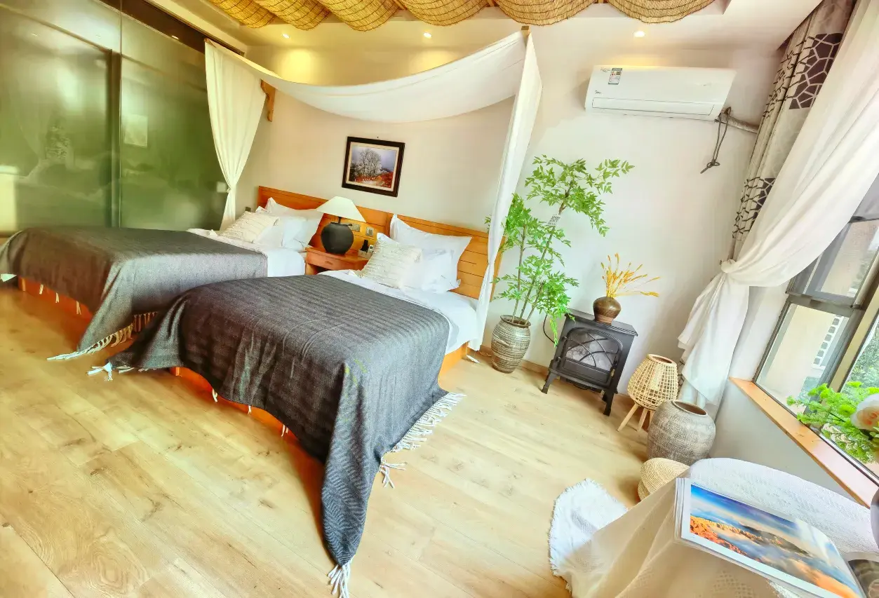 0206012000e593g7dFB31_W_1280_853_R5-1