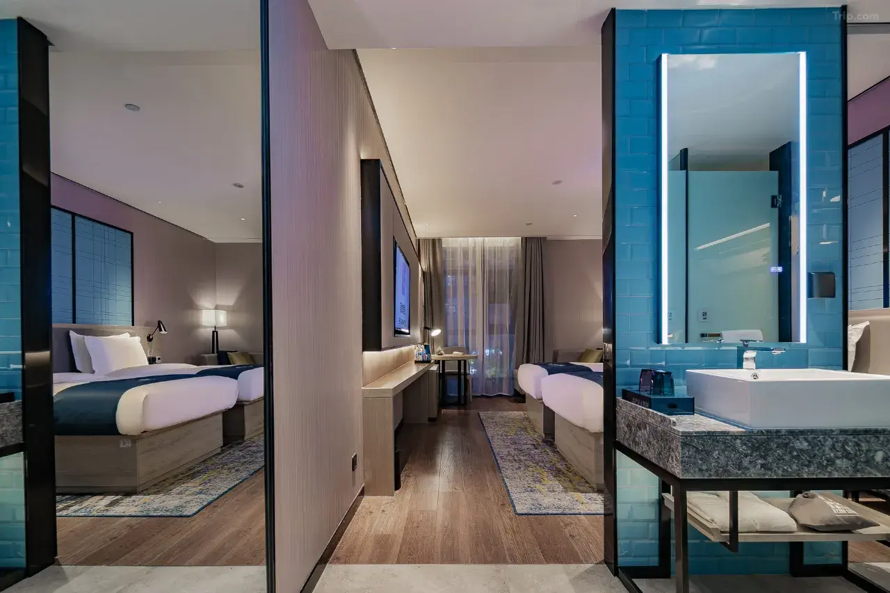 0AD5c12000asnpzw94226_W_1280_853_R5