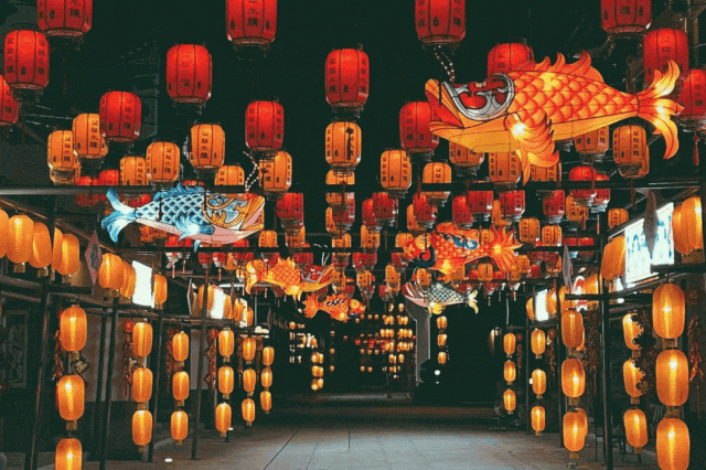 不一样的福州年夜饭！2026除夕（2.16）-纯玩100%5星之旅【闽都年味.福气满满】 福州-泉州-平潭三地串双动5日游！全程5钻高标准度假酒店，升级高标年夜饭3188元/桌！闽越水镇景区循环演出福州灯会/非遗艺术节