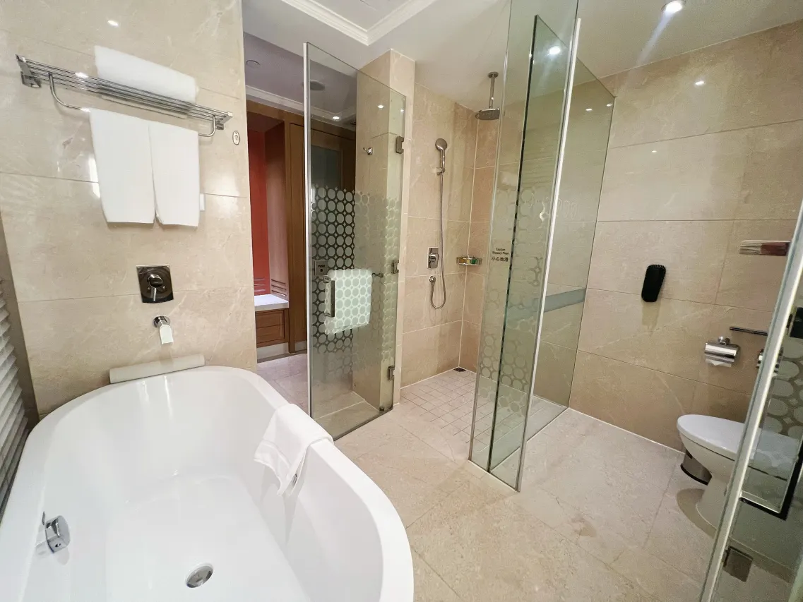 1mc0a12000evv5htk2BD5_W_1280_853_R5