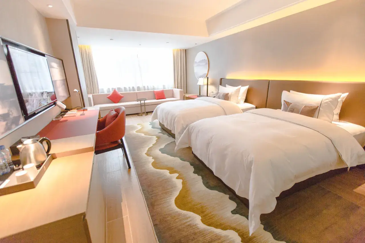 1mc0r12000ao8y3y33126_W_1280_853_R5