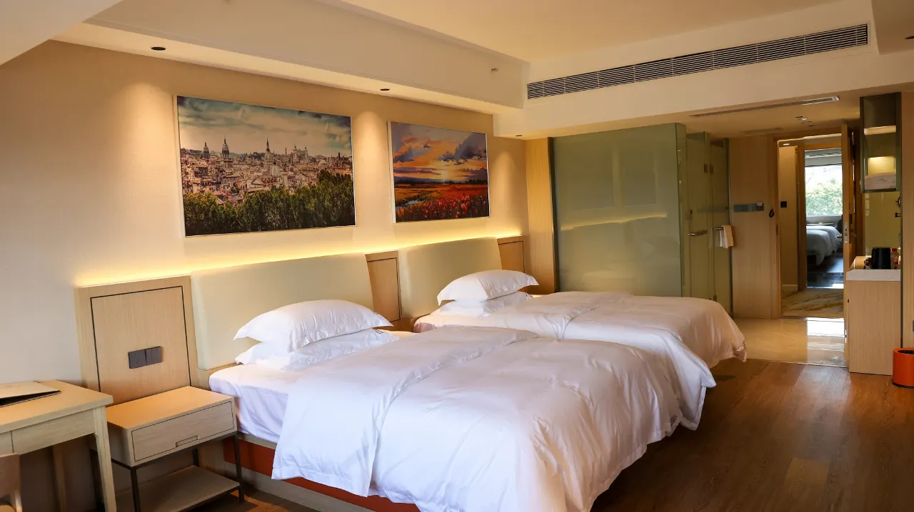 1mc1v12000cx4580mCC07_W_1280_853_R5