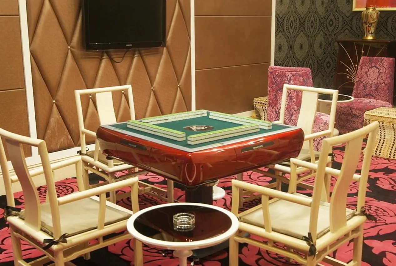 200j0j000000aywpmA1E9_W_1280_853_R5