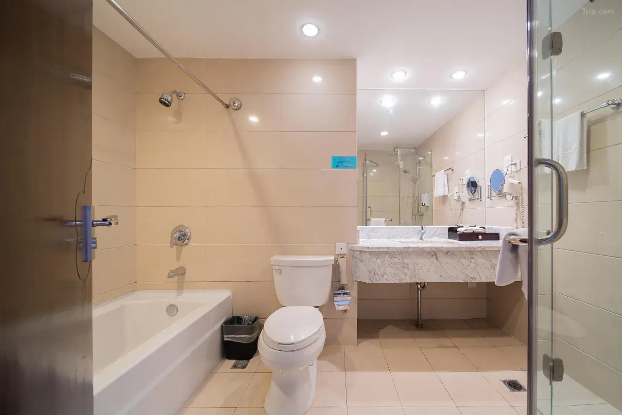 200n14000000vybciEF67_W_1280_853_R5-1