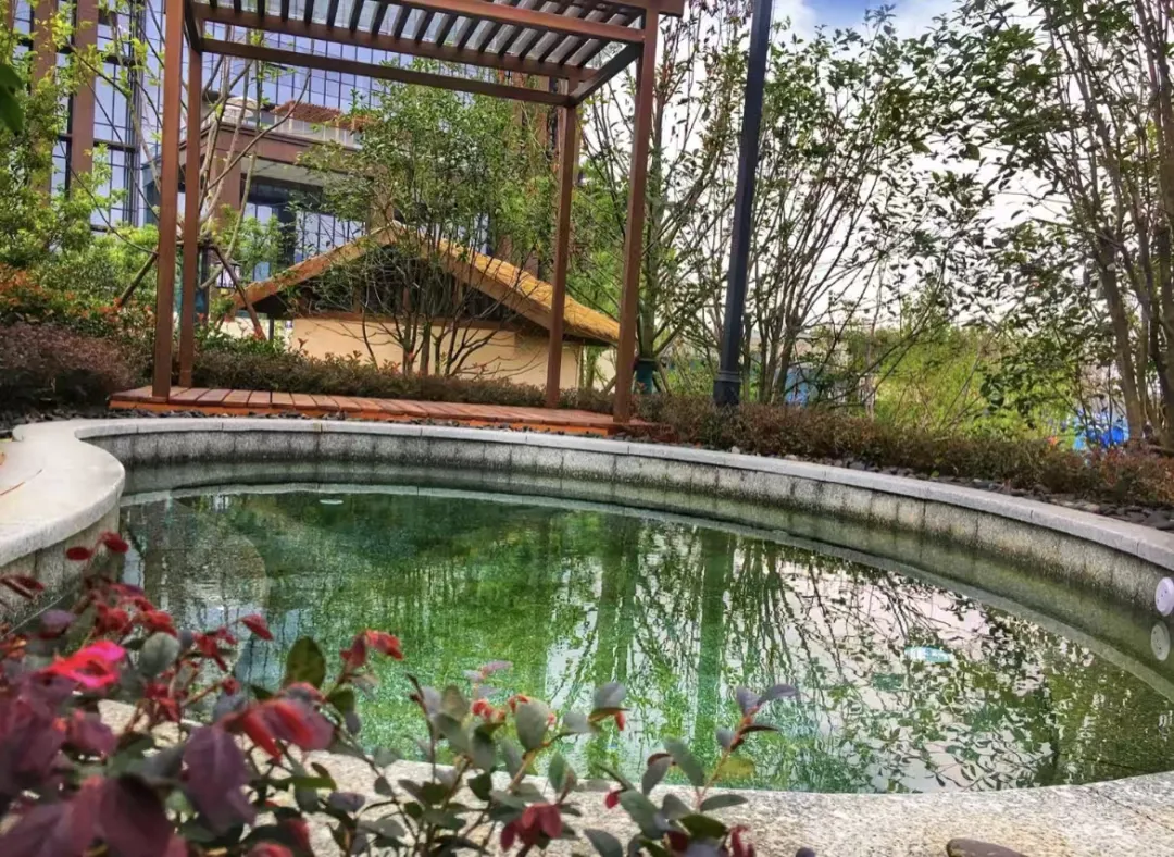 542685c9440f4eed5cfad0fc431772a5-sz_964474