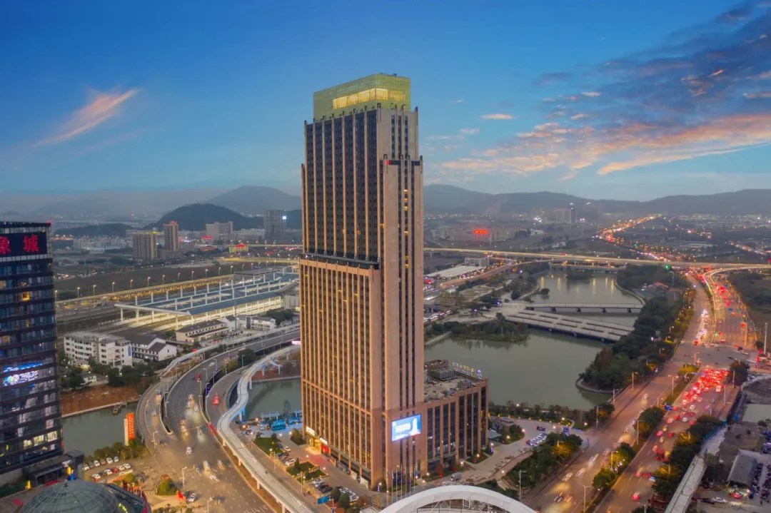 【温州过大年】4晚连住携程5钻温州君廷国际酒店✦奢享1988元年夜饭✦180°景观恒温泳池游泳✦楠溪江✦头陀寺祈福✦5A百丈漈✦百岛洞头✦小洱海✦东岙沙滩5日游