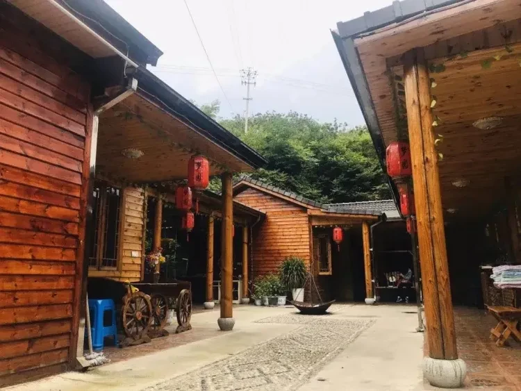 5b913cc0331478510956bb6a5a6c5c5c-sz_273084