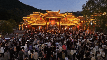 『春节不涨价』599元四钻超享瑶池温泉酒店、九华山新春祈福3日、全程酒店内2自助早+3餐、享1288豪华年夜饭、免费棋牌+免费温汤！