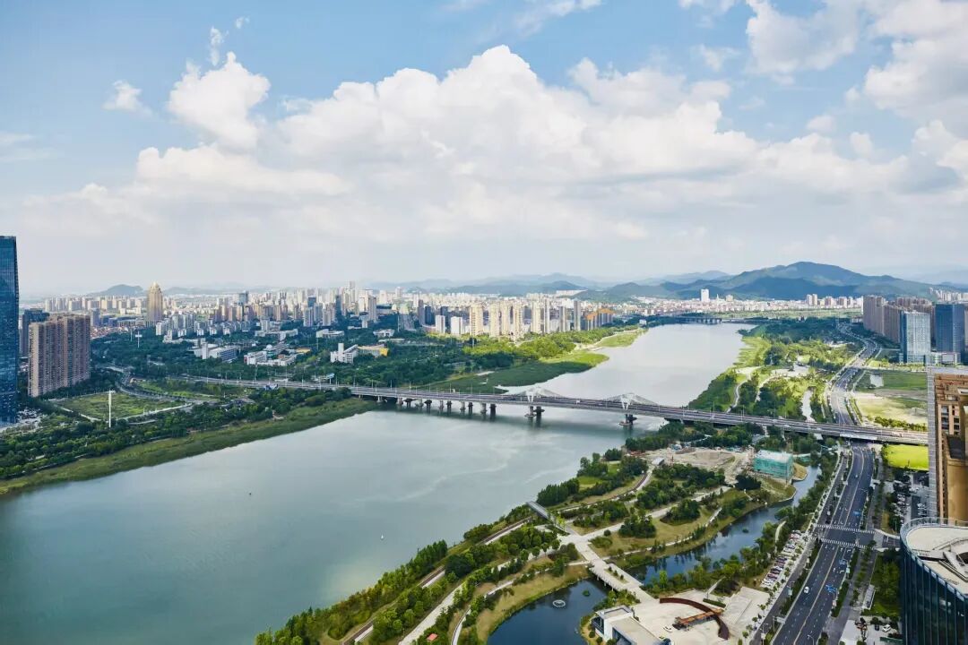 万豪国际集团旗下●江景地标建筑【浙江绍兴丨上虞余坤喜来登酒店】3天2晚599元/人起●含2早2正●双人下午茶●享免费棋牌●室内恒温泳池