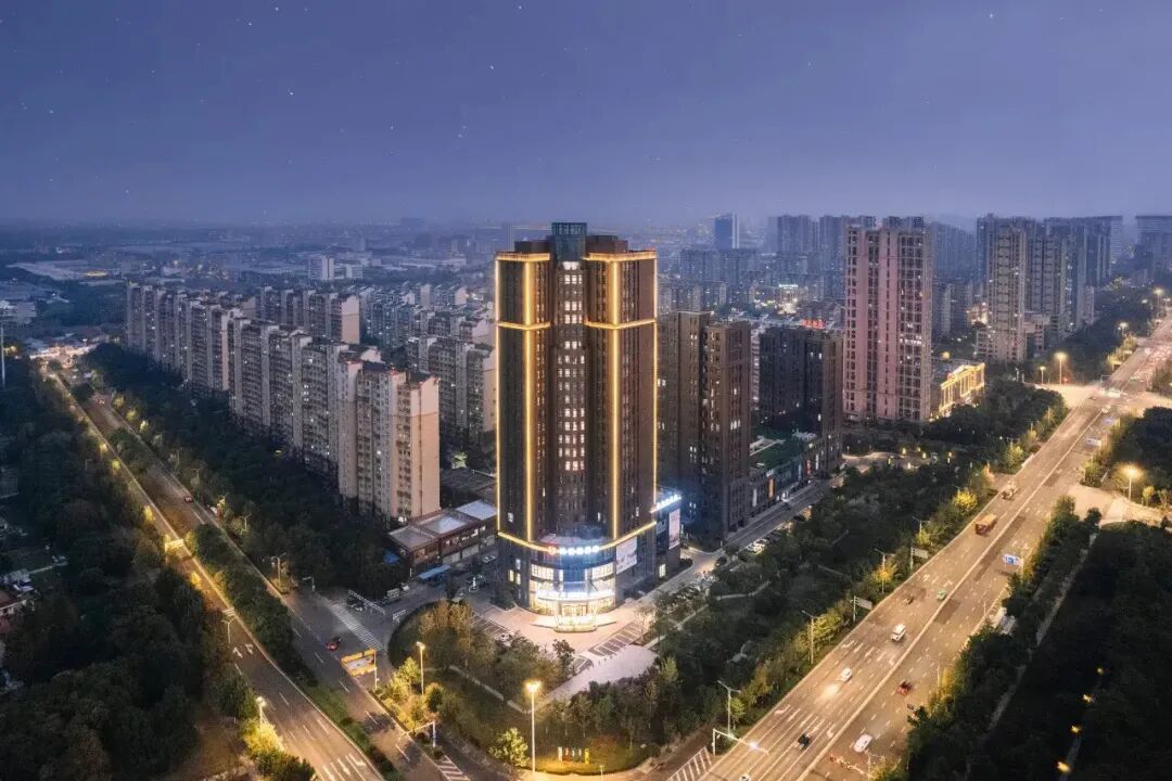 南通◆豪华型四钻【凯世纪酒店】3天2晚399元/人◆含2顿自助早餐+4顿正餐◆免费棋牌/唱歌◆周边游南通市濠河景区