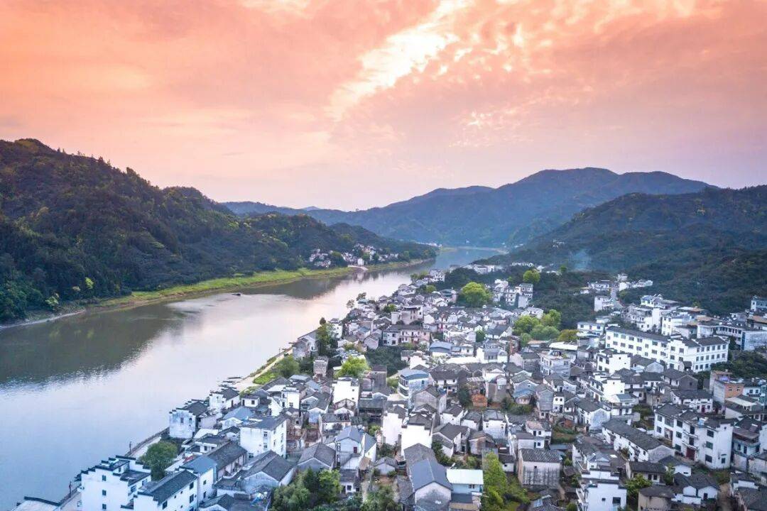 徽州府·年夜饭~五星·高尔夫酒店5日·1588·齐云山·黟县秀里·南屏年俗·徽州古城·渔灯游街~自助早7正餐·歙县·地道中国年~