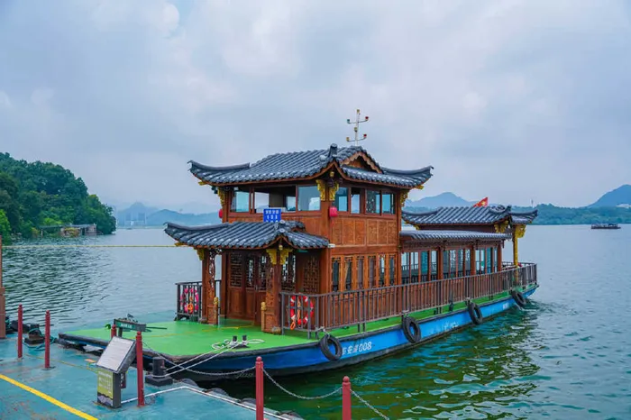 徽州元宵大型活动仅此一班【299元/人鱼灯闹徽州-卖花渔村赏梅-古城年俗特惠汽车3天2晚】-含2早4正-全程用车-2晚舒适型酒店-免费棋牌