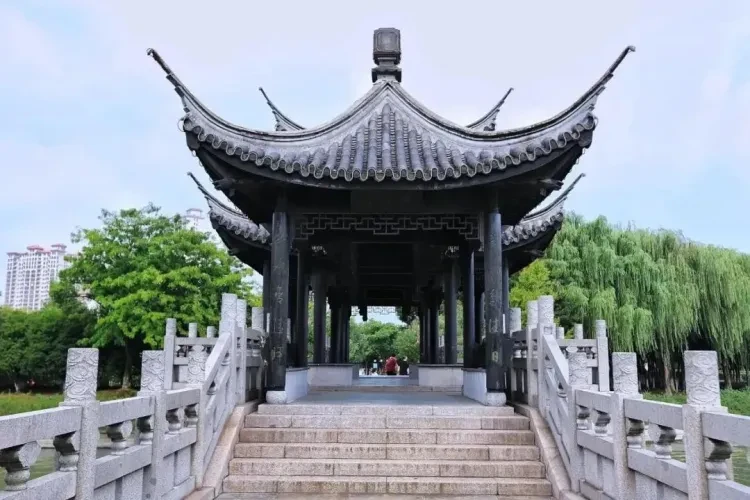 a28232c6625548d2d2f82de0e6163a9d-sz_143067