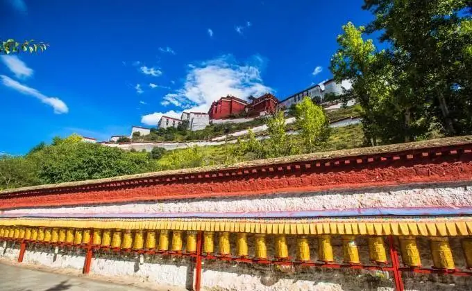 b4e6f7f2a4aa657b7405c1ee4d8bd37c-sz_65081