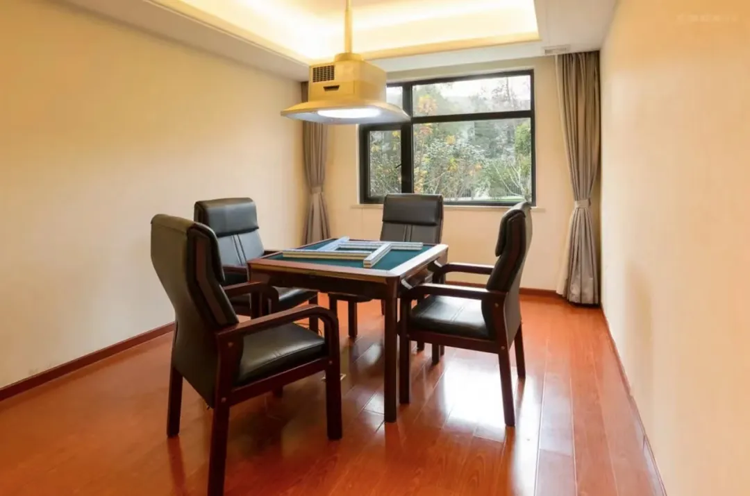 cb1785d70a7bef9f23875c7d074736bb-sz_198086