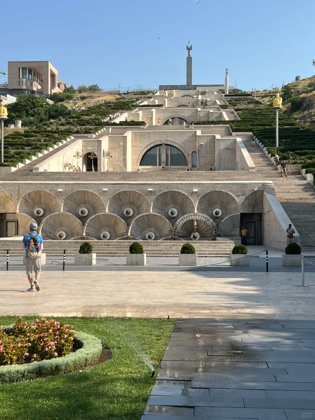 d78cf202fd950925cbf5ae421a2e748a-sz_437000