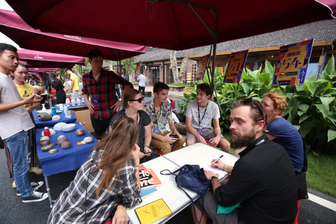 d818570600efa666b6981a427928011d-sz_1438204