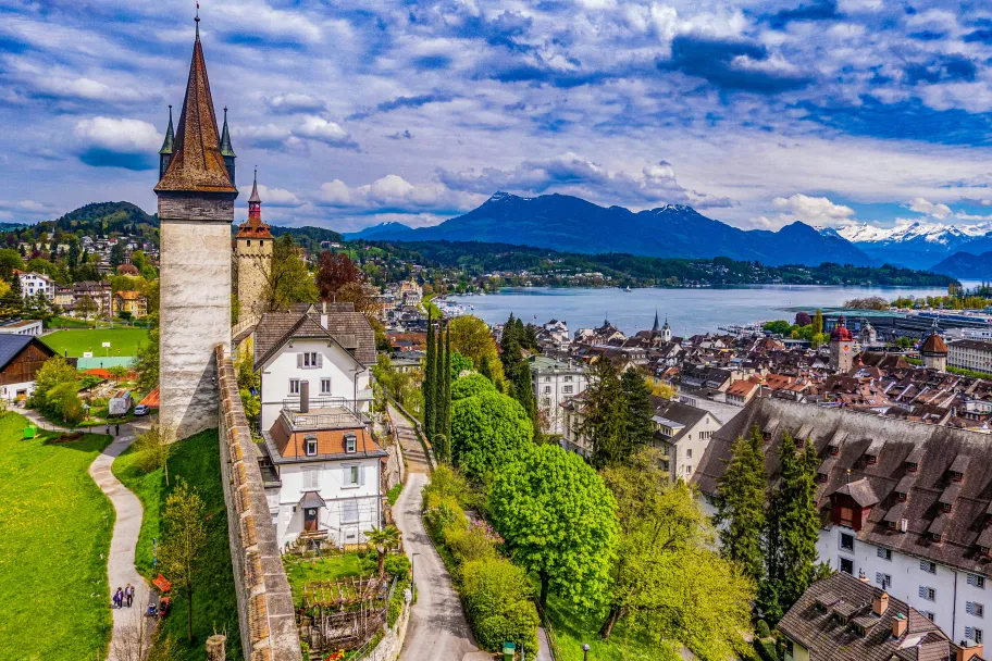 e0c526a1cce6fe774b475c590fbba9b2-sz_3506448-2