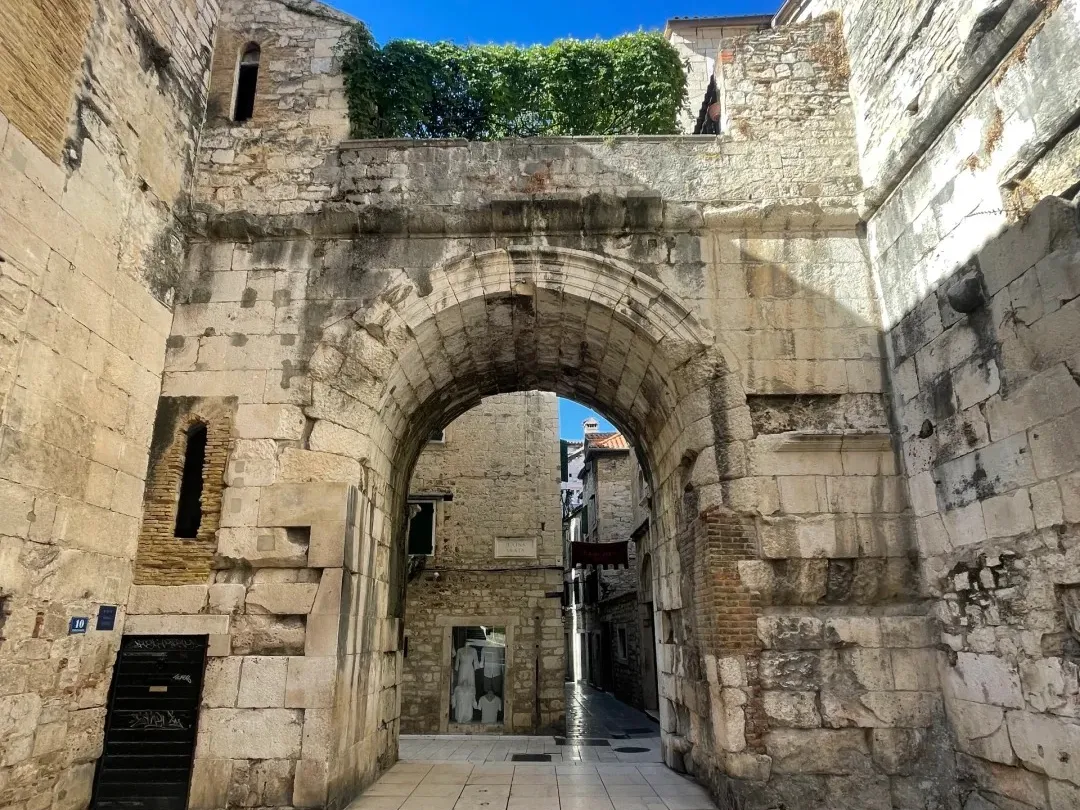 e5d8ab274b6a2391dba2181e0aac6d67-sz_562649