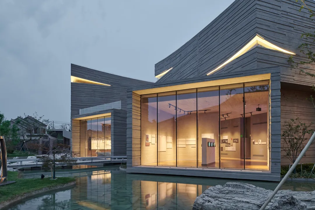 e9da0f3d772d2fba7d5cadc362f31579-sz_232810