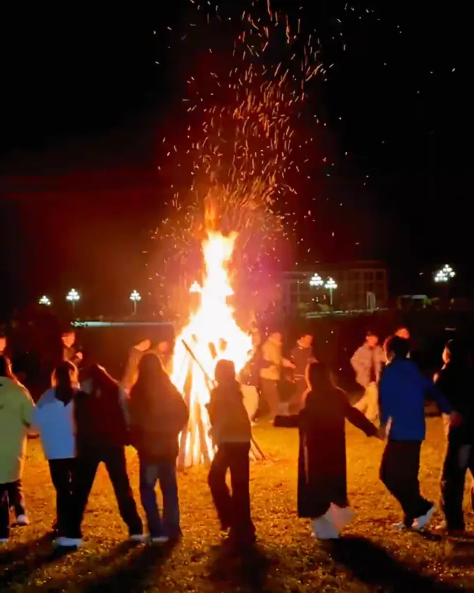 f1bd8f01658cab2729767db3cf0ab065-sz_593704