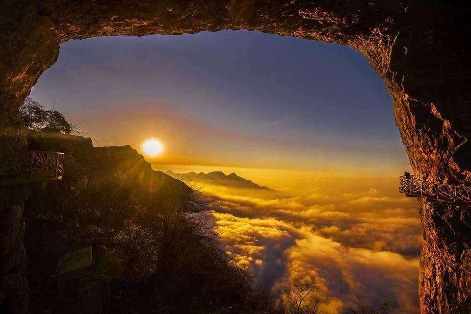 00000000mpUGcPmluxcBajIj