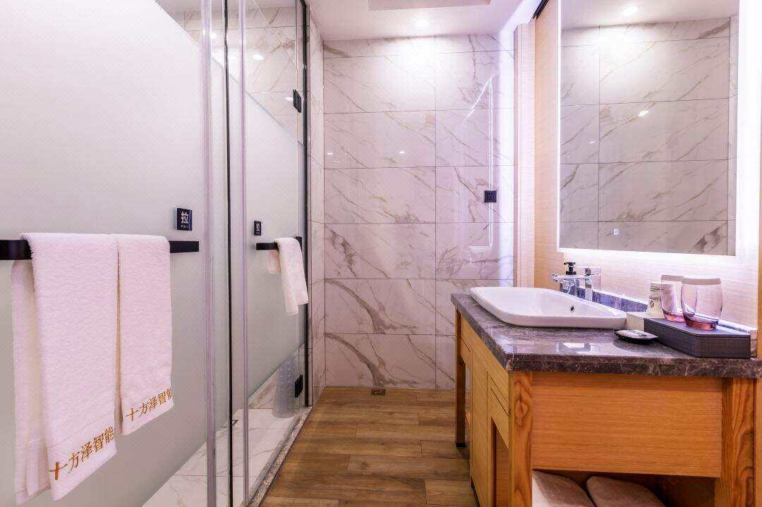 00000000pyMCBbhhYzZmHfGW