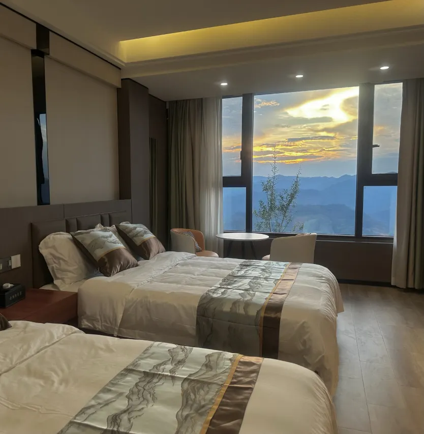 0200t12000fofegh053B0_W_1280_853_R5