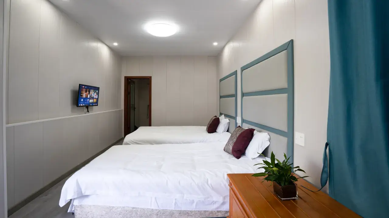 0206o120009ygnxk8C430_W_1280_853_R5